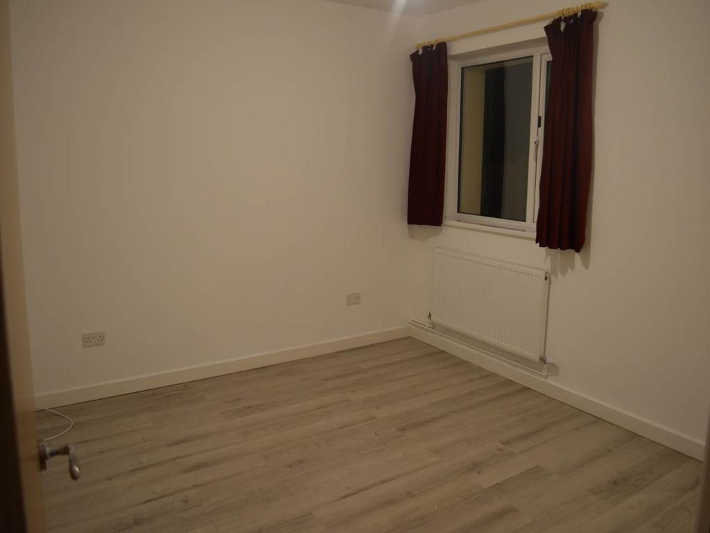 Fleet Street, Sandfields, City Centre, Swansea 4 bed house £350 pcm