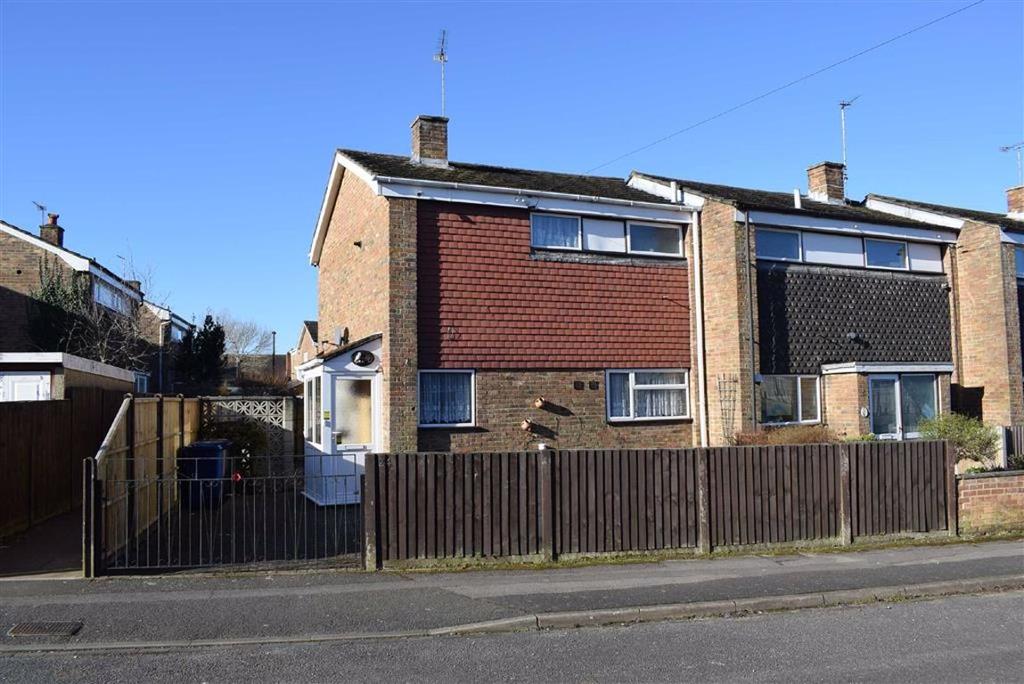 Bardsley Drive, Farnham, Surrey 2 bed end of terrace house £299,950