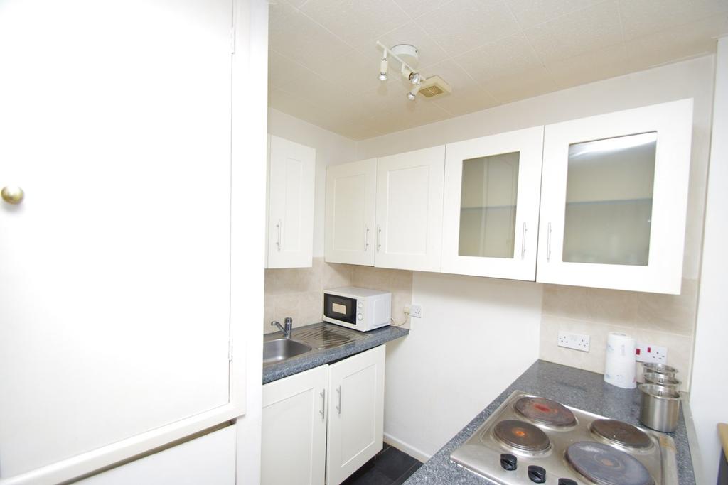 Holyrood Court Marlborough Road Watford Wd18 1 Bed Apartment £900