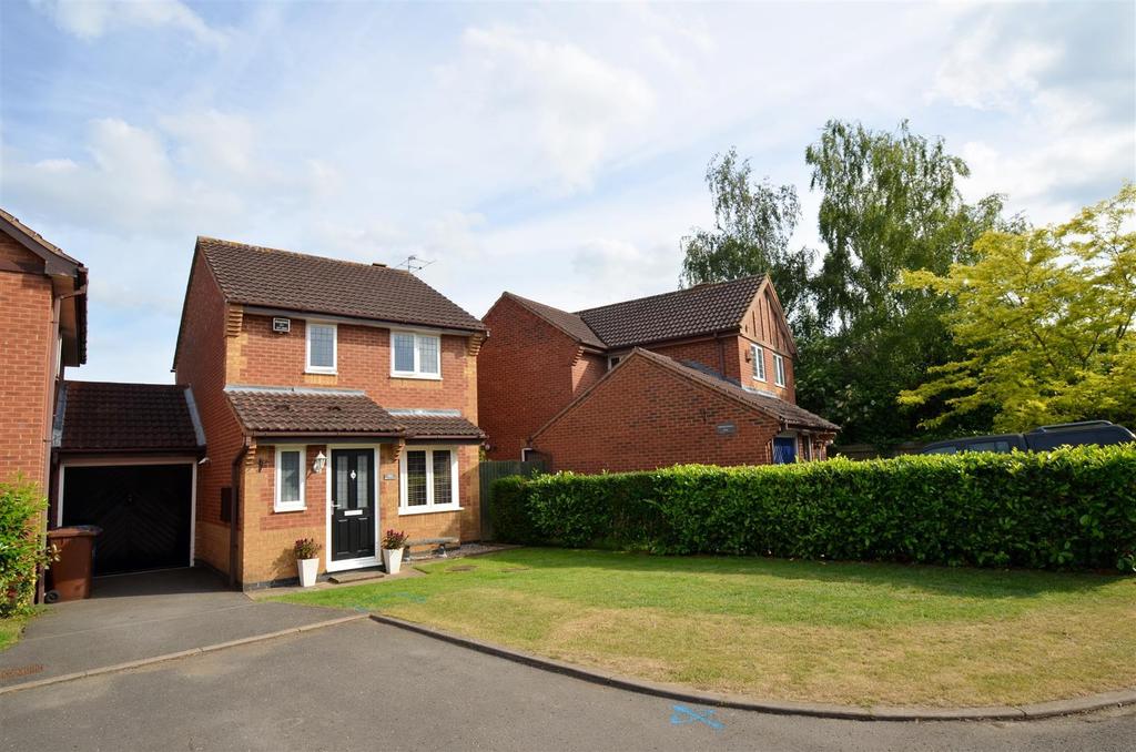 Ravencroft, Bicester 3 bed link detached house £375,000