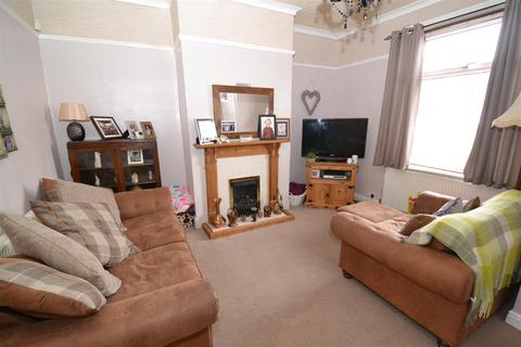 14 Pearson Row, Wyke, Bradford, BD12 9PL