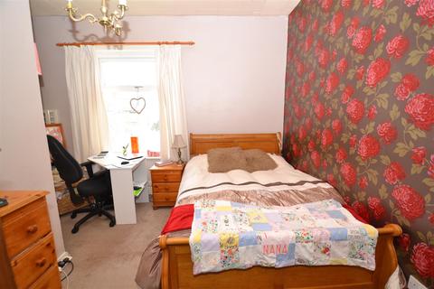 14 Pearson Row, Wyke, Bradford, BD12 9PL