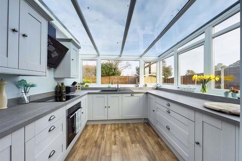 15 Orchard Rise, Tibberton, Gloucester, GL19 3AT