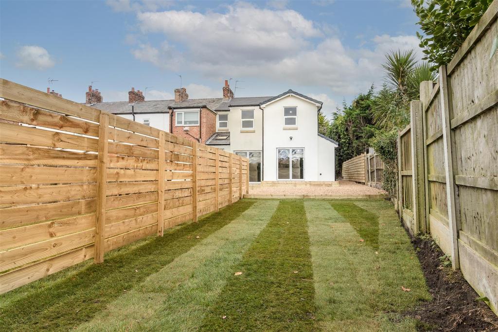 New Street, Little Neston 2 bed end of terrace house £750 pcm (£173 pw)