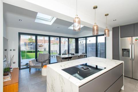 11 Bradford Close, Bromley, BR2 8NR