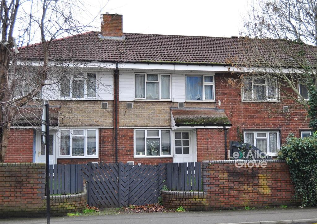Wesson Gardens, Andrew Road, Halesowen 3 bed terraced house £125,000