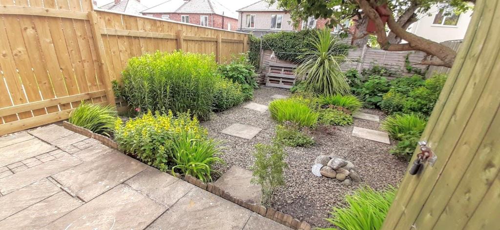 Rear garden 2.jpg