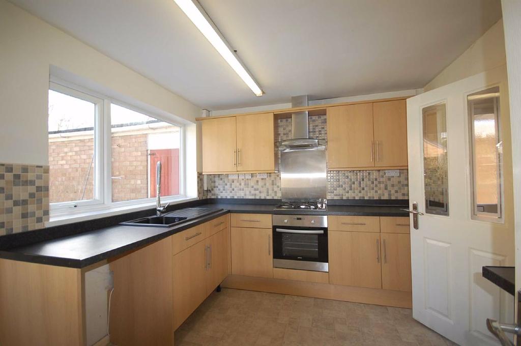 4, Alpine Way, Compton... 4 bed link detached house £950 pcm (£219 pw)