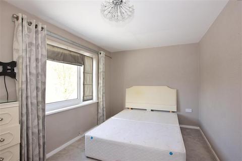 46 Bazes Shaw, New Ash Green, Longfield, DA3 8QX