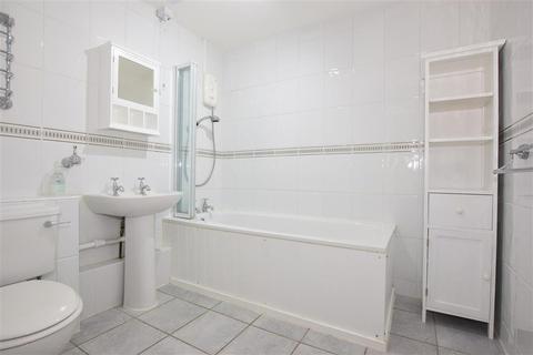 46 Bazes Shaw, New Ash Green, Longfield, DA3 8QX