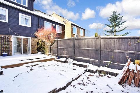46 Bazes Shaw, New Ash Green, Longfield, DA3 8QX