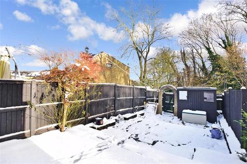 46 Bazes Shaw, New Ash Green, Longfield, DA3 8QX