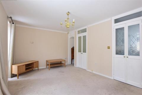 46 Bazes Shaw, New Ash Green, Longfield, DA3 8QX