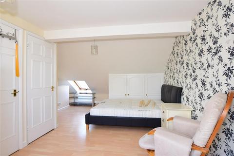 46 Bazes Shaw, New Ash Green, Longfield, DA3 8QX