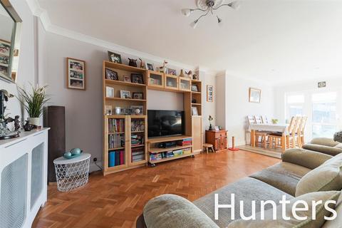 32 Eton Avenue, Hounslow, TW5 0HB
