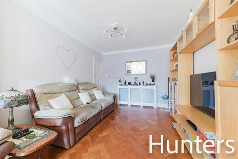 32 Eton Avenue, Hounslow, TW5 0HB