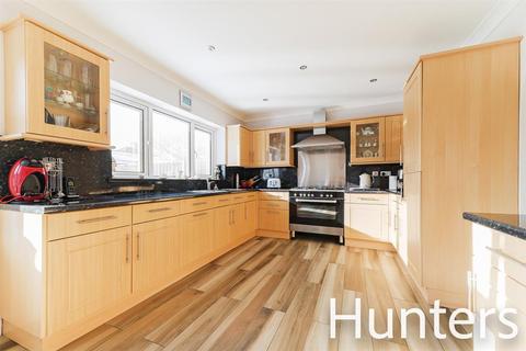32 Eton Avenue, Hounslow, TW5 0HB