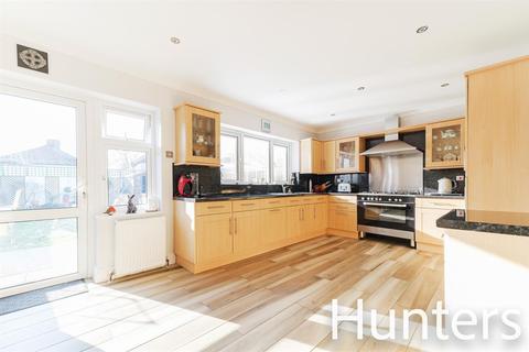 32 Eton Avenue, Hounslow, TW5 0HB