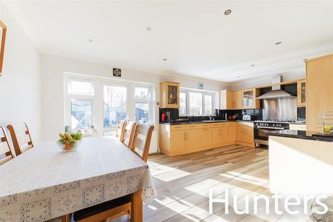 32 Eton Avenue, Hounslow, TW5 0HB