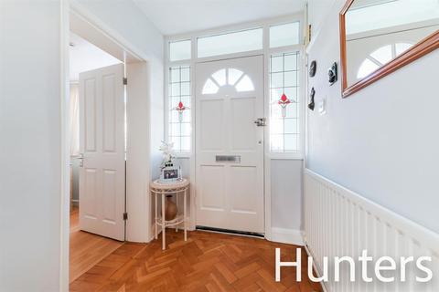 32 Eton Avenue, Hounslow, TW5 0HB