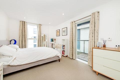 190 Dance Square, London, EC1V 3AN