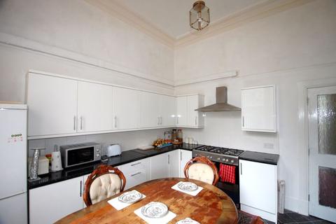 3 Bruce Road, Glasgow, G41 5EL