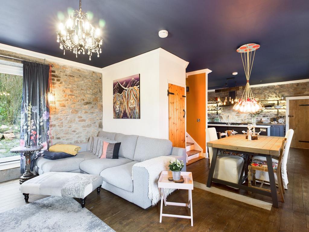Living Room / Dining