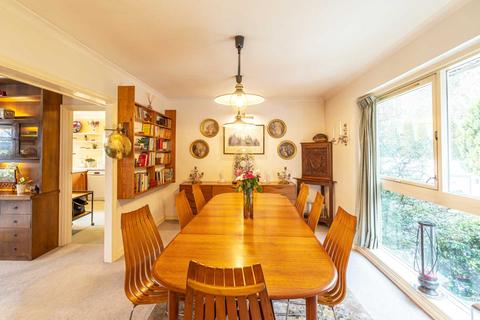 Willowbrae The Warren, Caversham, Reading, RG4 7TQ
