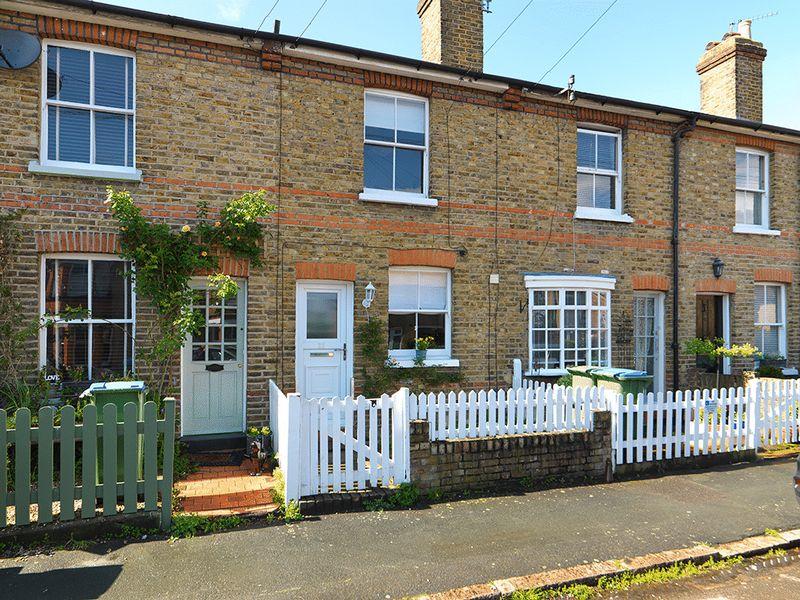 Alexandra Road, Thames Ditton, KT7 2 bed terraced house £535,000