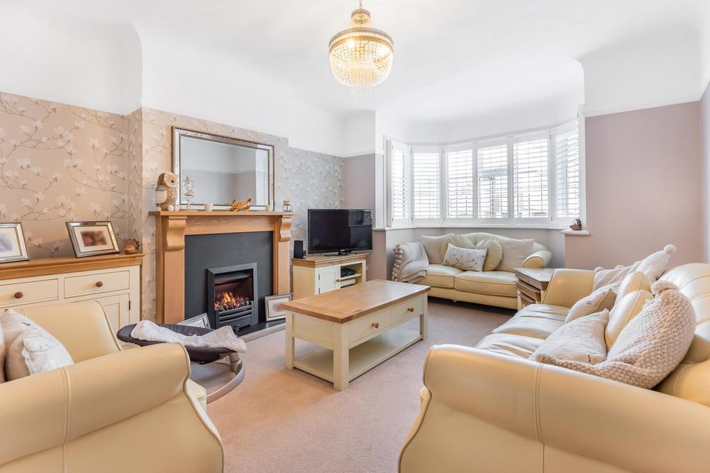 Hawkhurst Way, West Wickham 3 bed semidetached house £665,000