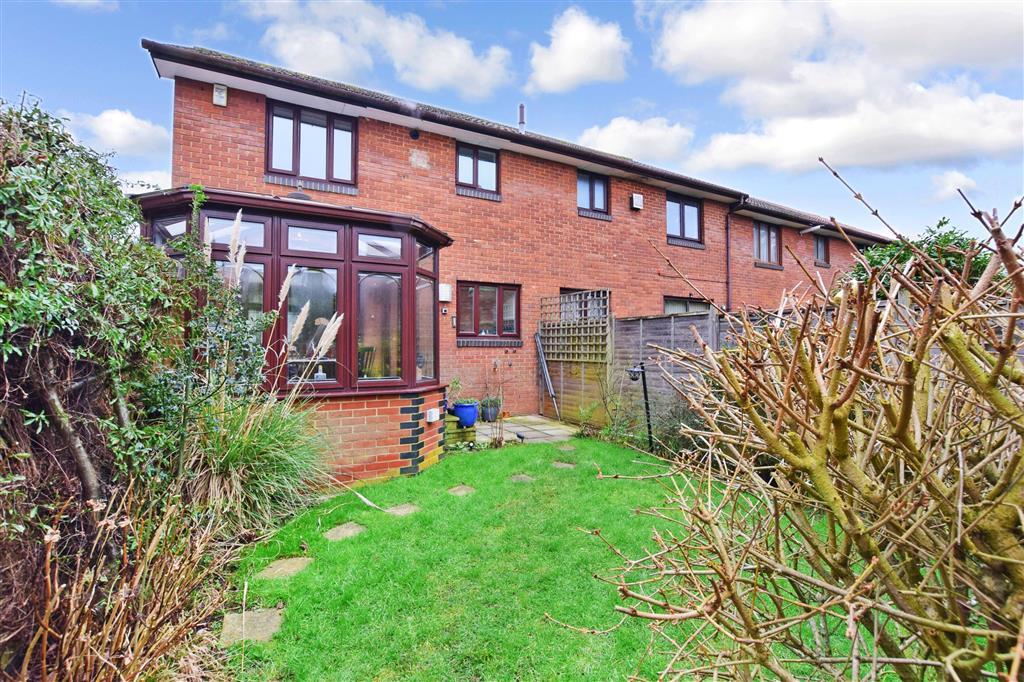 Cornflower Lane, Shirley Oaks Village, Croydon, Surrey 3 bed end of ...