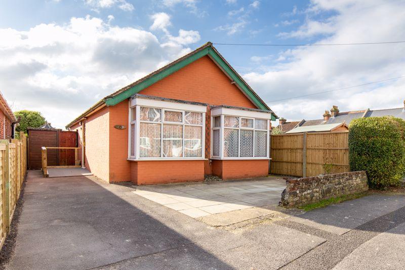 St. James Road, Emsworth 2 bed detached bungalow £365,000