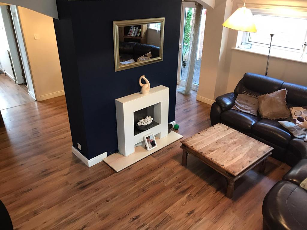 Parc Hendy, Mold, CH7 3 bed link detached house £220,000