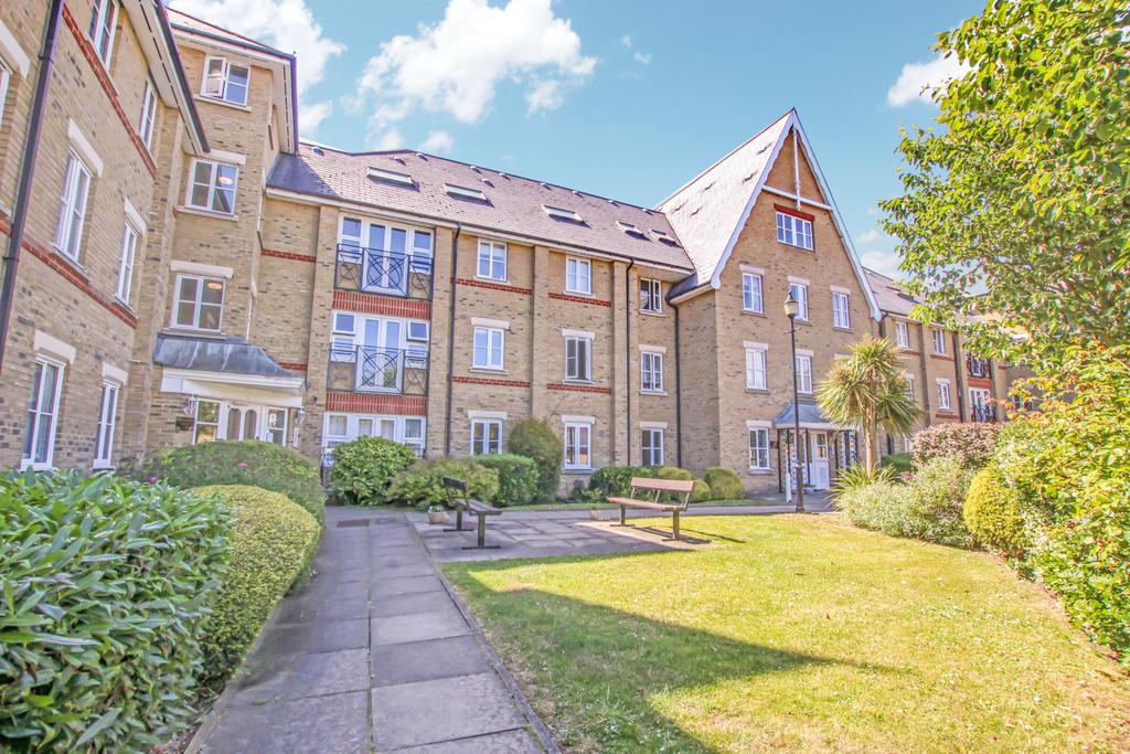 Whitakers Lodge, Enfield Chase, EN2   Lovely Grou