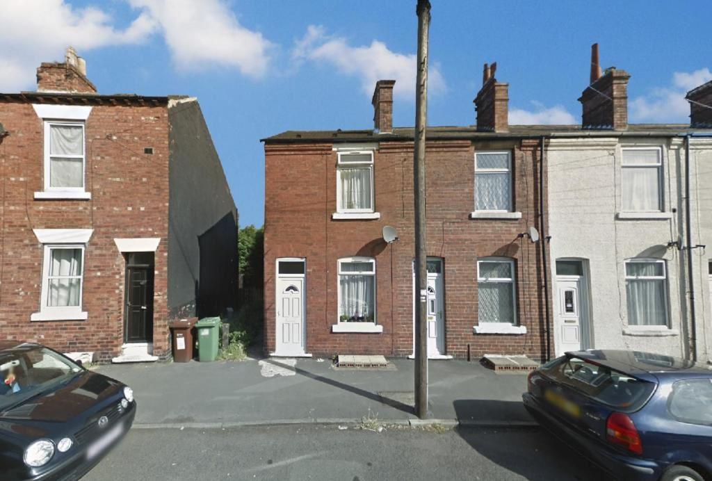 Henry Street, Wakefield, West Yorkshire, WF2 9NX 2 bed terraced house
