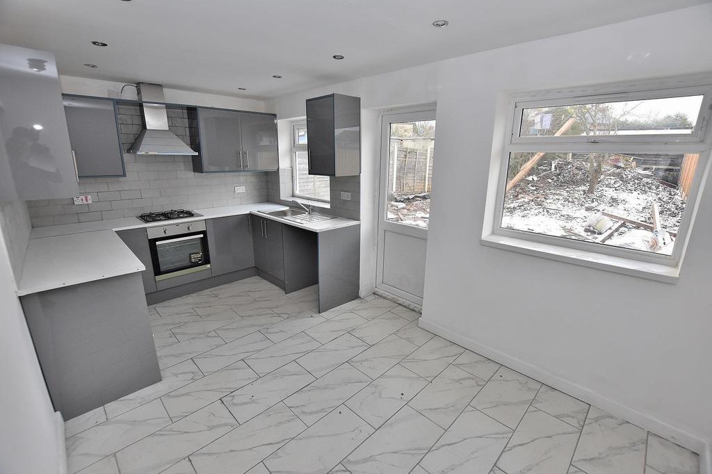 Emerson Road, Wolverhampton 3 bed house £775 pcm (£179 pw)