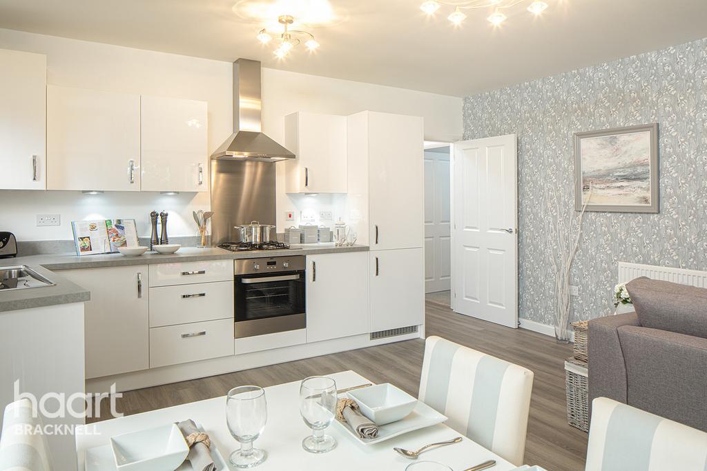 Cricket Field Grove, Crowthorne 2 bed flat £143,995