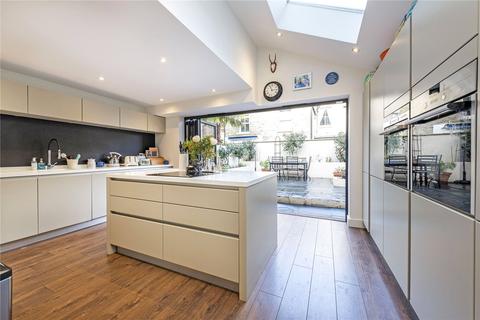 24 Nansen Road, London, SW11 5NT