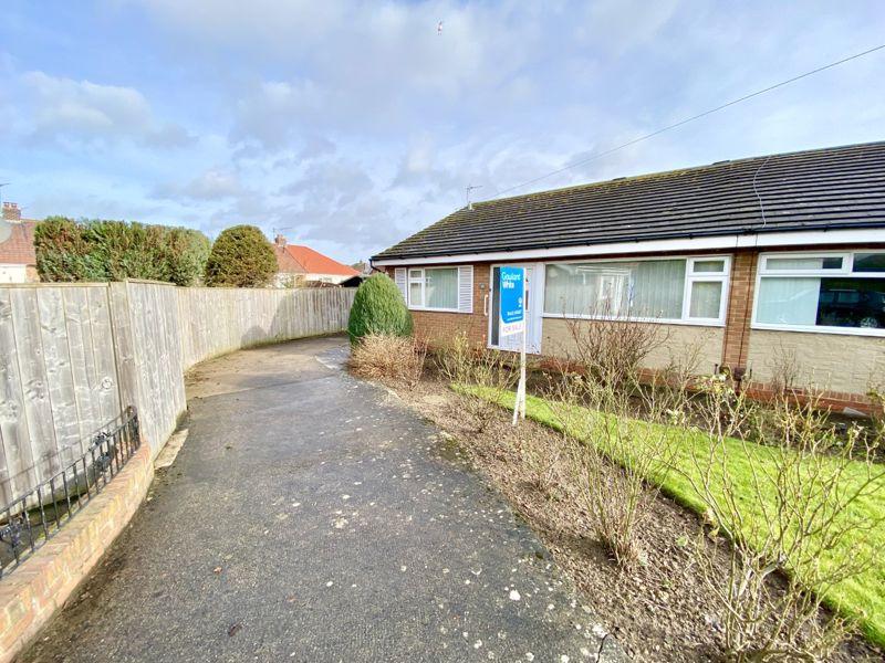 Gwynn Close, Fairfield, Stockton... 3 bed semidetached bungalow £170,000