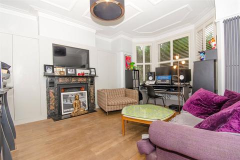 8 Wilton Road, London, N10 1LS