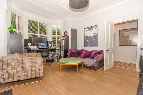 8 Wilton Road, London, N10 1LS