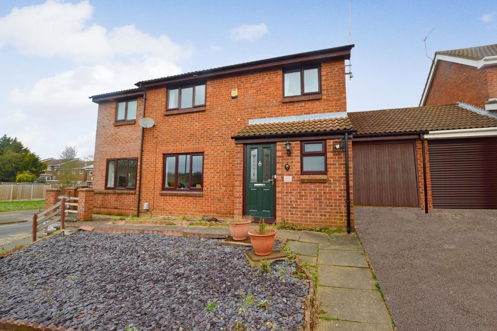 Polegate, Stopsley, Luton, Bedfordshire, LU2 8AJ 5 bed detached house