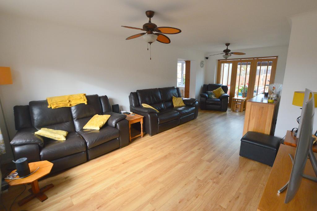 Polegate, Stopsley, Luton, Bedfordshire, LU2 8AJ 5 bed detached house