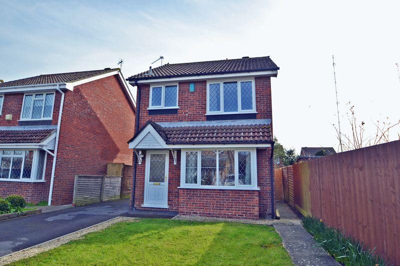 Chipping Cross, Clevedon 3 bed detached house £995 pcm (£230 pw)