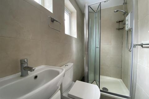 4 Primrose Gardens, Bushey, WD23 1BU