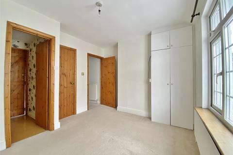 4 Primrose Gardens, Bushey, WD23 1BU