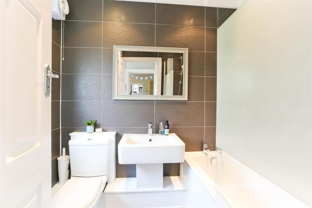 420746964 - 34 Sutton Grove, Sutton SM1 4 LR-10.jpg