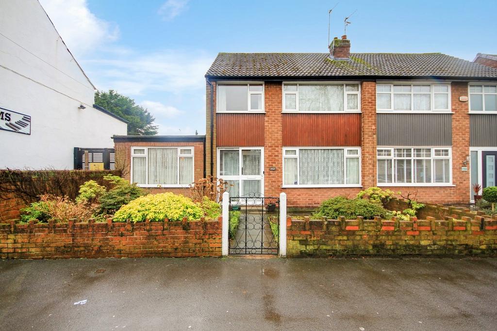 High Street, NewtonleWillows, WA12 4 bed semidetached house £200,000