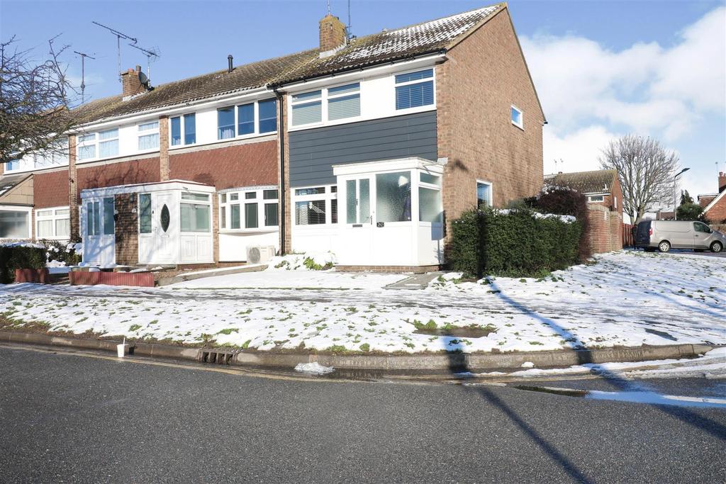 Eagle Way, Shoeburyness, SouthendOnSea 3 bed end of terrace house £