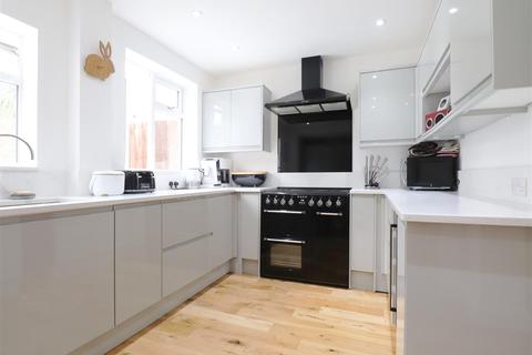 81 Appledore Avenue, Bexleyheath, DA7 6QJ